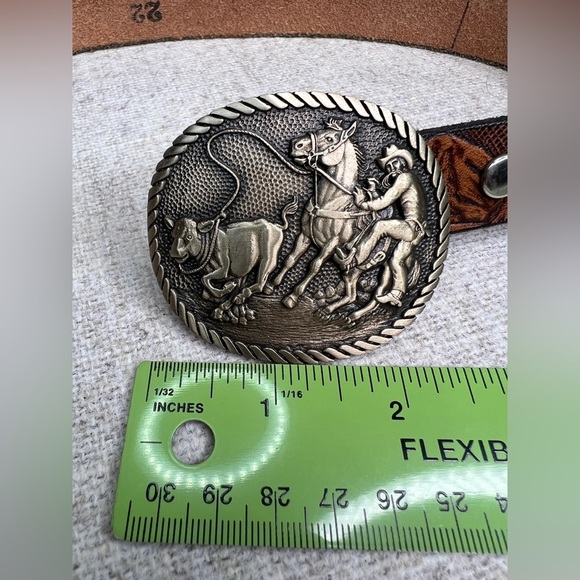 VTG childs Award Design Medals brass buckle, calf roping, w/ tooled leather belt - Picture 9 of 9